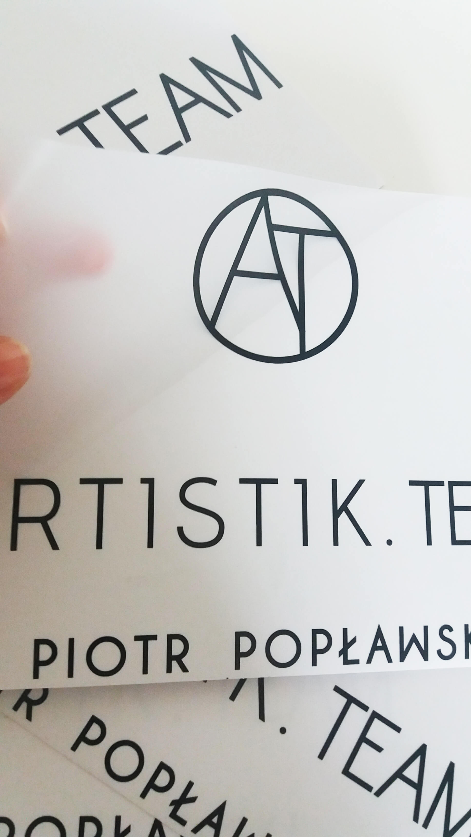 Logo firmowe na naklejce - folia mrożona/szroniona - materiały do druku
